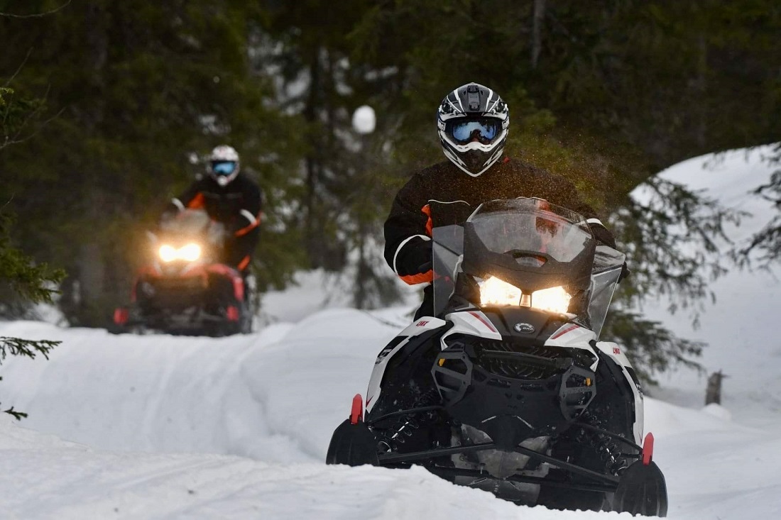 Schneemobiltour Schneemobiltour